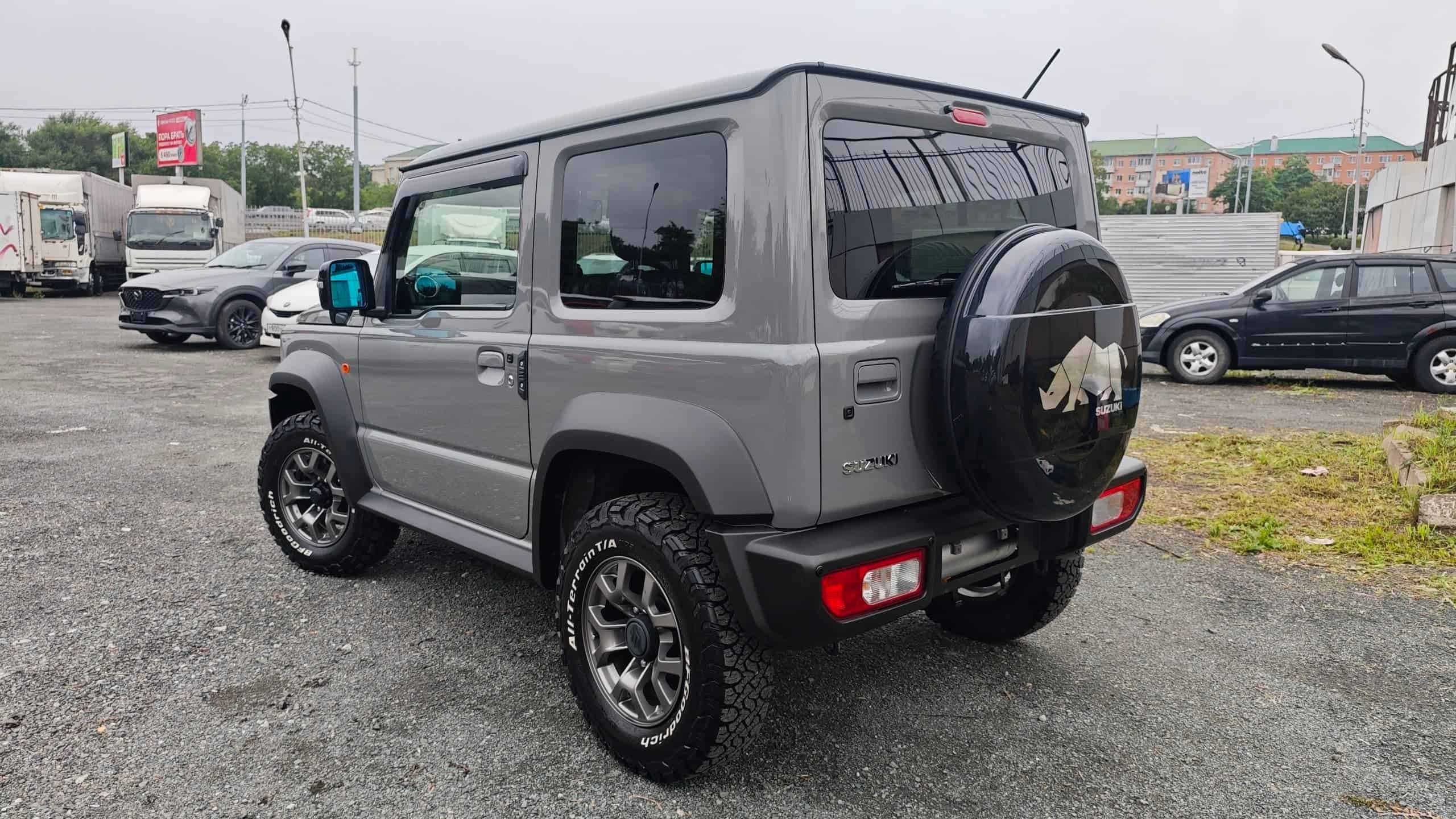 Suzuki Jimny Sierra JC — сзади